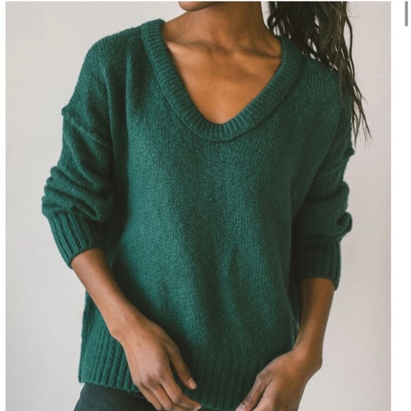 Free People Sweaters - Free People brookside tunic pine needle green sweater, Preowned. No flaws. Large
